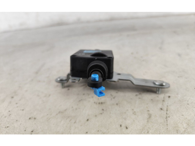 Zámek zadních dveří 957502B000 Hyundai Santa Fe 2011