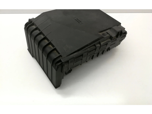 Блок предохранителей  1K0937125D   Volkswagen Caddy    