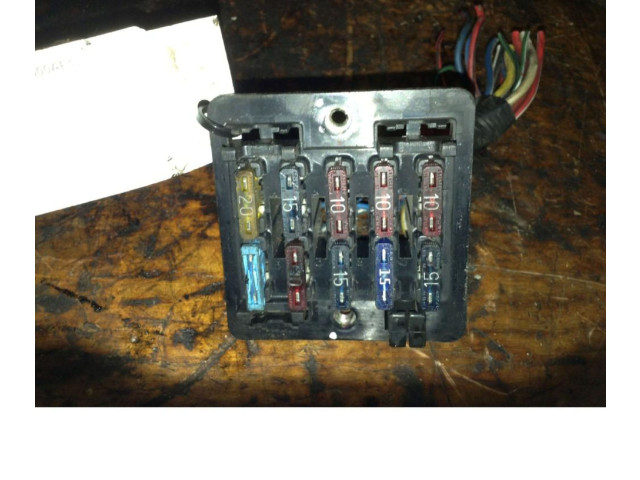 Pojistková skříňka Mitsubishi Pajero 1987