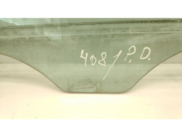 Основное стекло передних дверей (четырехдверного автомобиля)