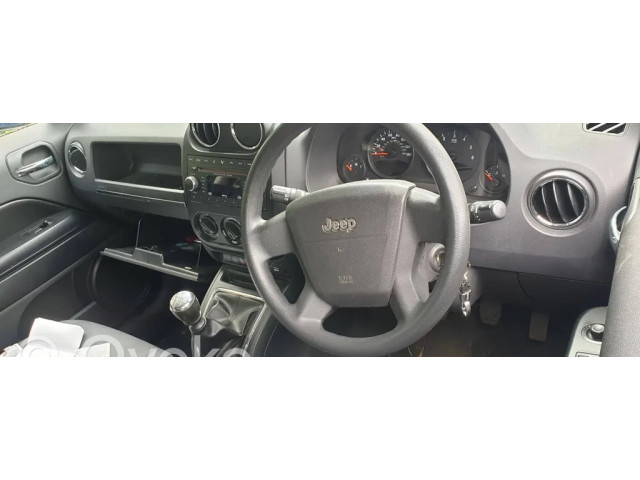 Блок предохранителей P68028007AD   Jeep Patriot    