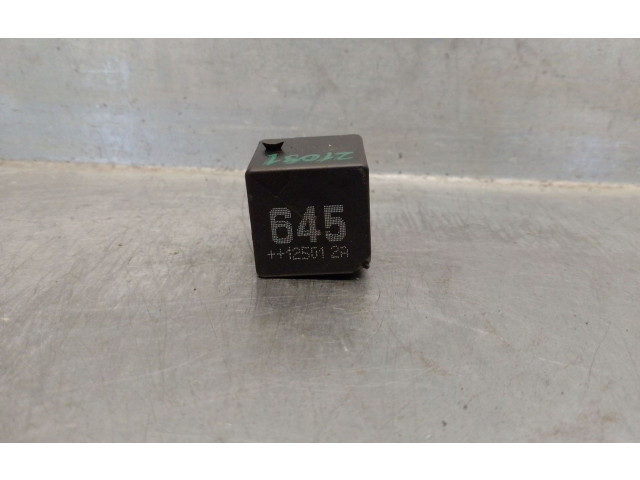 Блок предохранителей 4H0951253A Audi Q3 8U