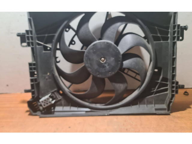 Вентилятор радиатора 8240636 Renault Lodgy