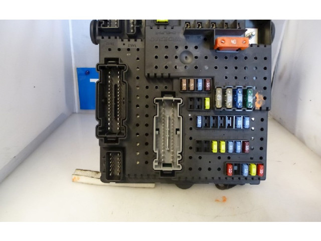 Блок предохранителей 8676391, 8676391 Volvo S60