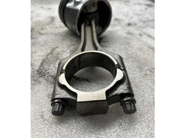  Поршень    Volvo XC60  