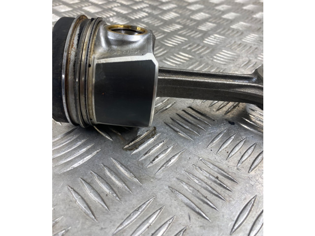  Поршень с шатуном CRLB 02604LA  Audi A3 S3 8V  