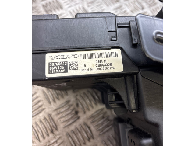 Блок предохранителей 30765647, 28043320   Volvo XC90    