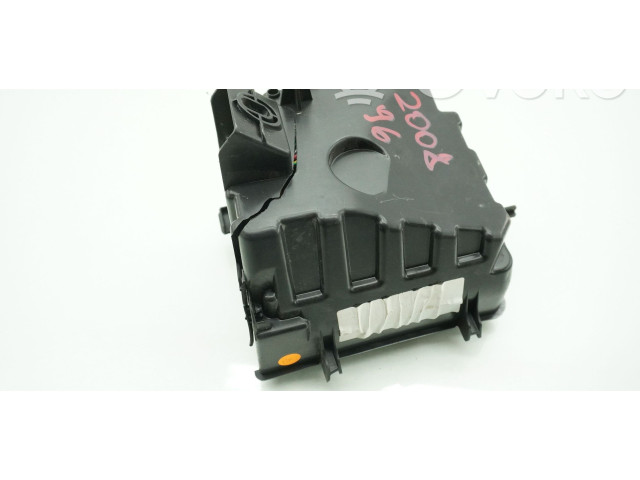 Блок предохранителей     Peugeot 2008 II    