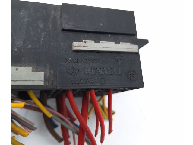 Блок предохранителей 7703297597C   Renault Clio II    