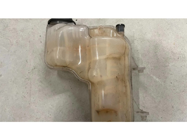 Расширительный бачок охлаждающей жидкости