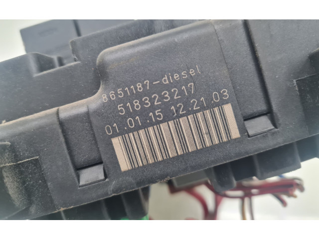 Блок предохранителей 8651187, 518323217 Volvo S60