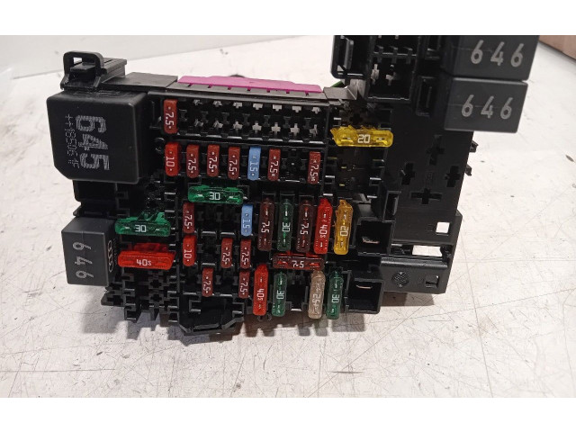 Блок предохранителей 2C0937615A Audi A1