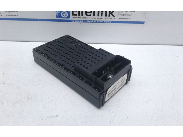 Блок предохранителей 8651548 Volvo V70