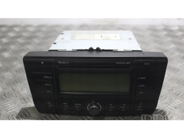 Радио/ проигрыватель CD/DVD / навигация