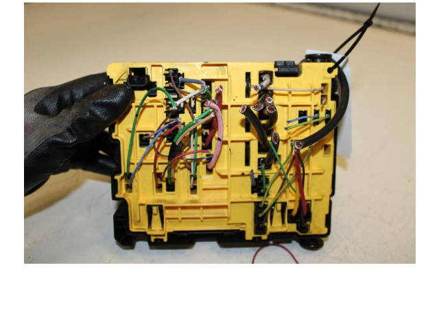 Блок предохранителей Peugeot 2008 II 2019 - года