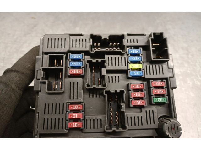 Pojistková skříňka Řídící jednotka BSM 284B71HR0C Nissan Micra C+C 2013