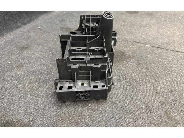 Pojistková skříňka Ford Explorer VI 2021