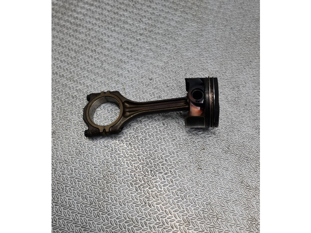  Поршень с шатуном    Audi A3 S3 8P  