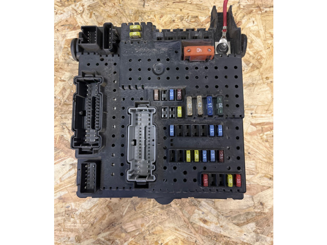 Блок предохранителей 30786646, 28080156 Volvo V70