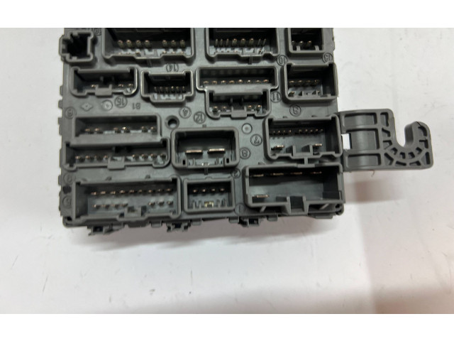 Блок предохранителей SDG010 Honda FR-V