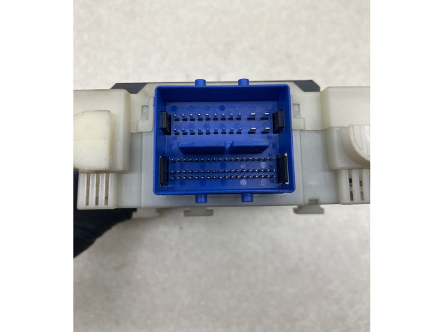 Блок предохранителей 7G9T14C256FA, 30765624AE Volvo V70