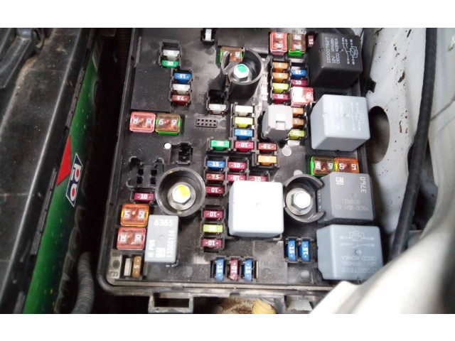 Pojistková skříňka Řídící jednotka BSM Opel Mokka 2013