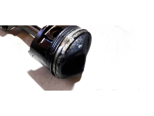  Поршень с шатуном    Mitsubishi Carisma для бензинового двигателя 1.8