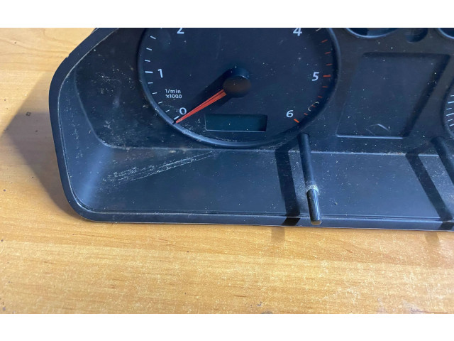 Přístrojová deska Volkswagen Transporter - Caravelle T5 2005 88311346