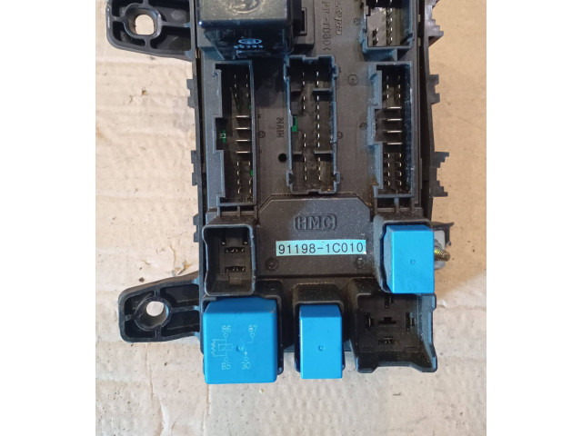 Блок предохранителей  91198-1c010   Hyundai Getz    