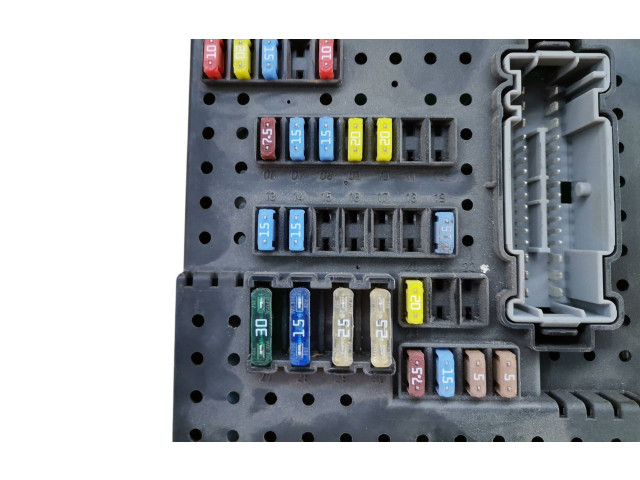 Блок предохранителей 8676391, 12217799 Volvo XC90