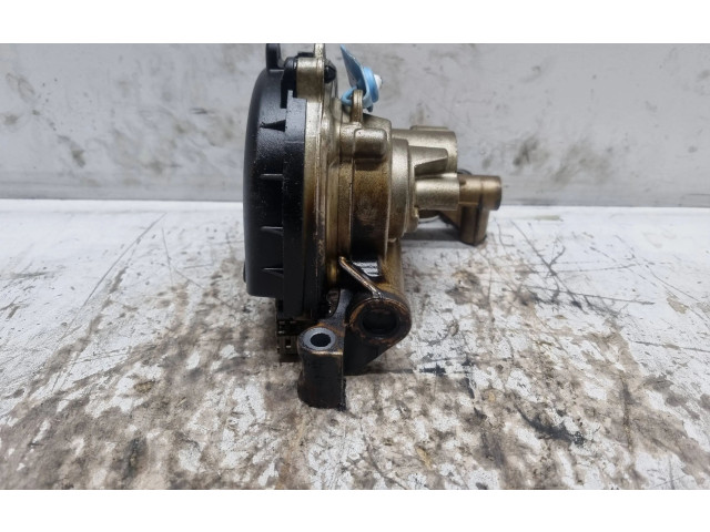 Масляный насос 03L115105C Audi A3 S3 8P