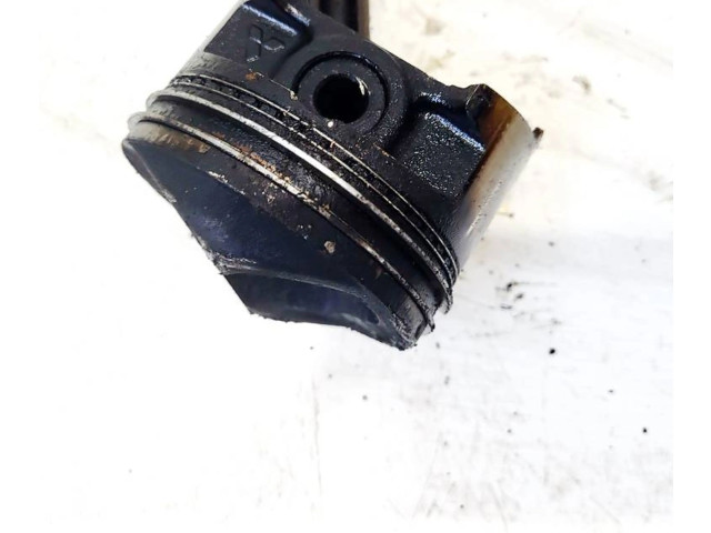 Поршень с шатуном Mitsubishi Carisma