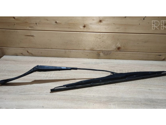 Стеклоочиститель лобового стекла