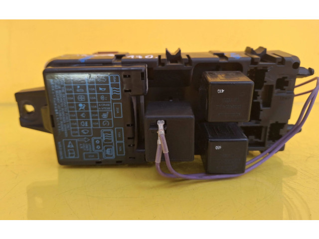 Блок предохранителей MB953355, MR318828 Mitsubishi Carisma