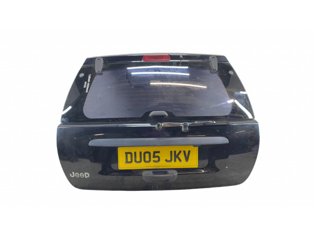 Задняя крышка (багажника)