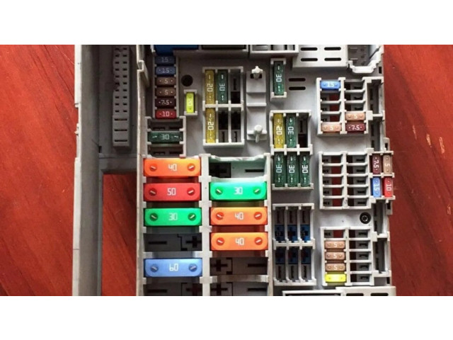 Pojistková skříňka 6906607 BMW 1 E81 E87 2004