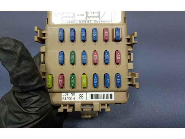 Блок предохранителей     Subaru Forester SG    