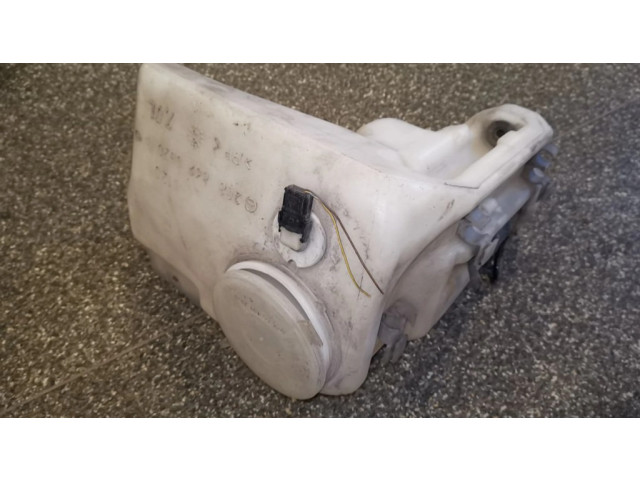 Бачок оконной жидкости    