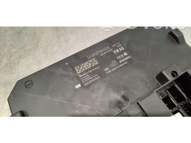 Блок комфорта 5Q0937084DD Skoda Octavia Mk3 (5E)