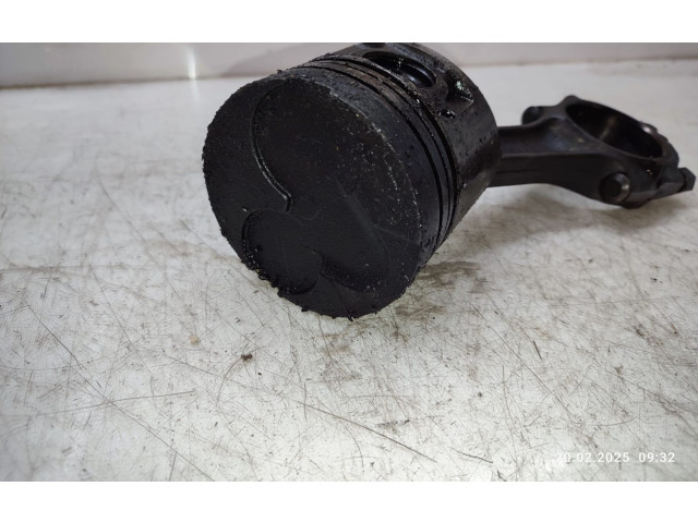 Поршень с шатуном 4D56 Mitsubishi L200