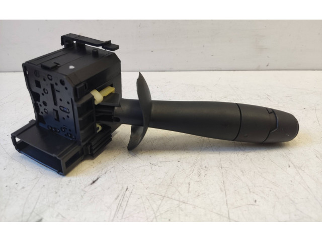 Включатель стеклоочистителей 8200959810, E10612644   Renault Trafic II (X83)       