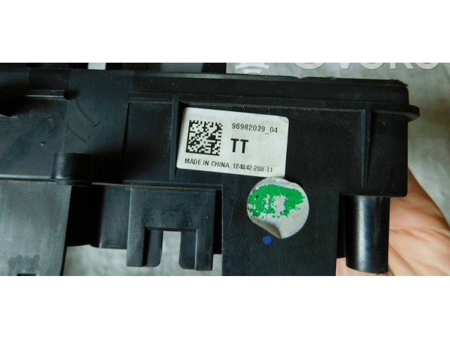 Pojistková skříňka 96982039 Chevrolet Corsa 2009