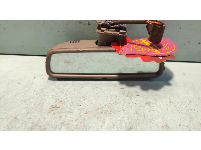 Зеркало заднего вида (в салоне)