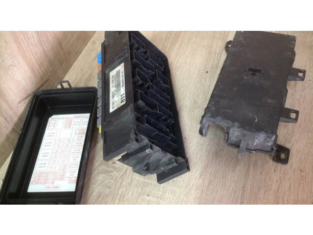 Блок предохранителей 911613E011   KIA Sorento    