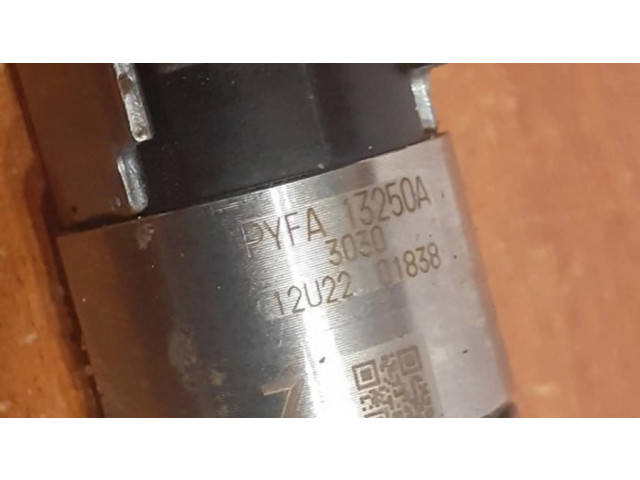 Vstřikovač PYFA13250A, 12U22-01838 Mazda CX-5 II pro benzínový motor 2.5
