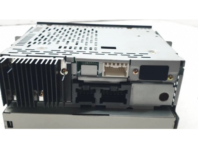 Радио/ проигрыватель CD/DVD / навигация