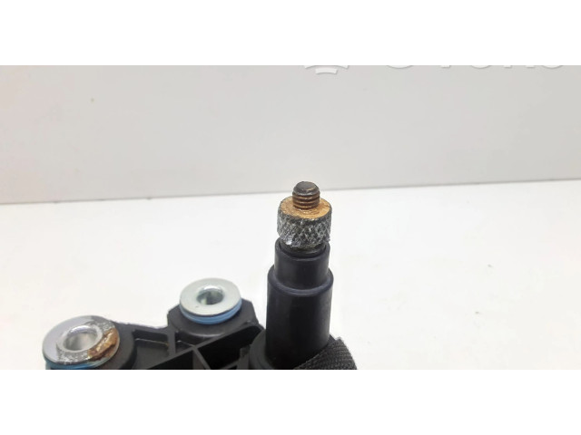 Моторчик заднего дворника 30663891    Volvo V70