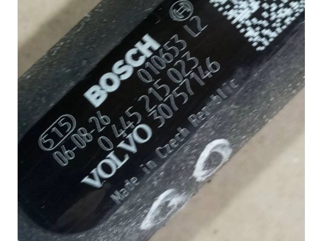 Топливная рампа 30757146, 010653L2   Volvo V70  