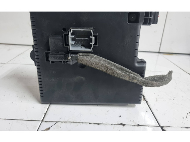 Pojistková skříňka 30728512, 28017881 Volvo S80 2005