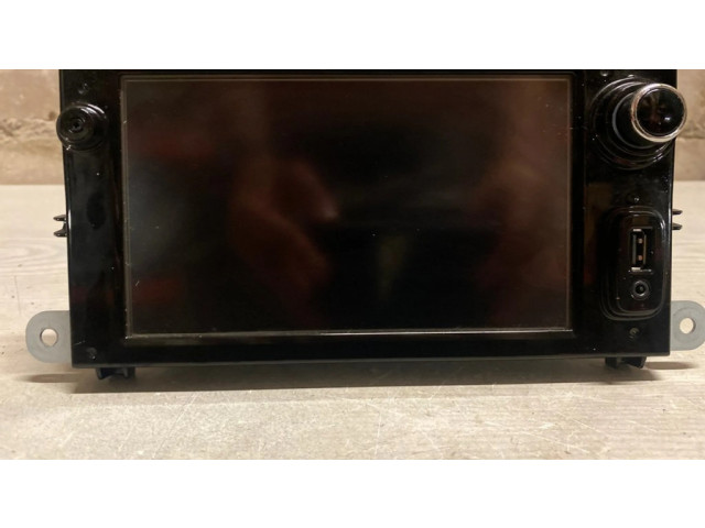 Радио/ проигрыватель CD/DVD / навигация